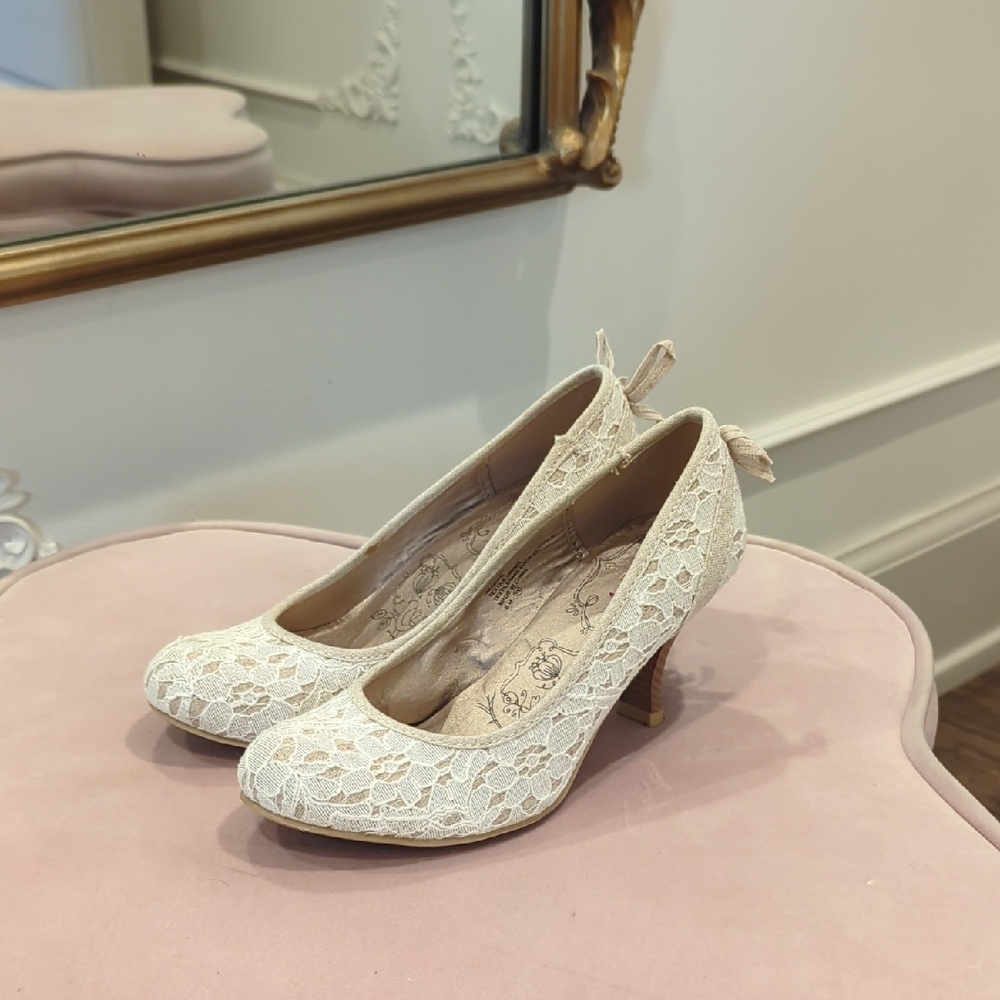 Jollypop Lace Cream Women's Heels, Sz 6